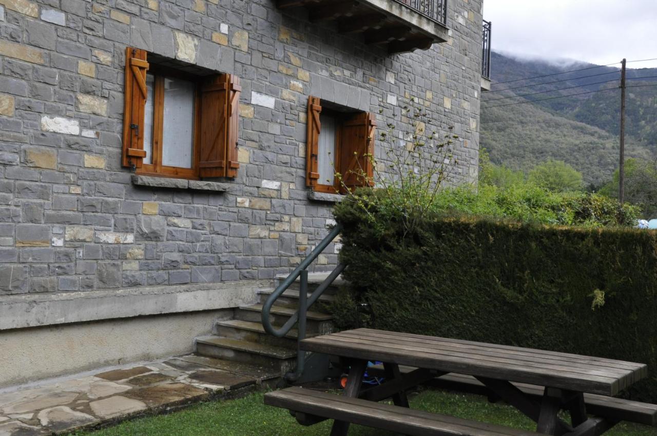 Apartamentos Los Pirineos - Atencion Personal Biescas  Extérieur photo
